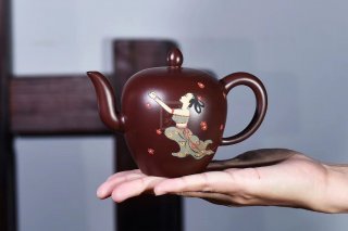 《美人肩》宜興紫砂壺實力派名家純手工美人肩紫朱泥紫砂茶壺 《美人肩》宜興紫砂壺實力派名家純手工美人肩紫朱泥紫砂茶壺