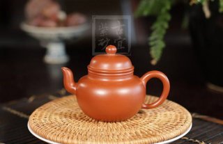 《孟臣掇球》 《孟臣掇球》