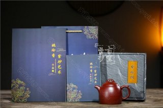 《秦權(quán)》 《秦權(quán)》