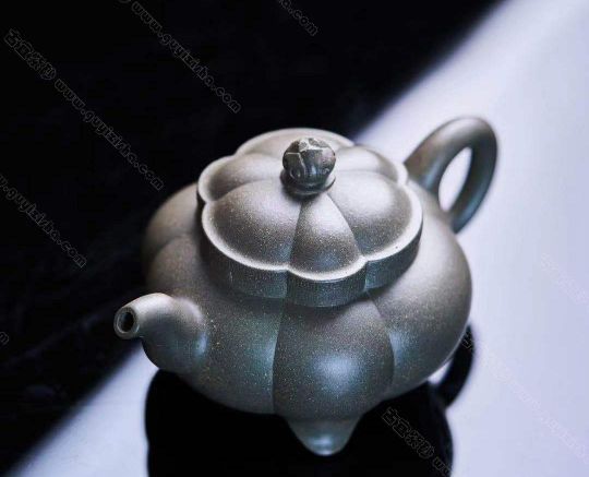 三足如意壺 三足如意壺