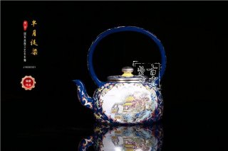 《半月提梁》 《半月提梁》