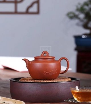 《太湖石云初》 《太湖石云初》