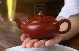 《婉燈》宜興紫砂壺實力派藝人手工刻繪大紅袍泡茶壺具 《婉燈》宜興紫砂壺實力派藝人手工刻繪大紅袍泡茶壺具