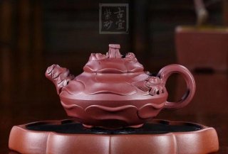 《風卷葵》宜興紫砂壺高級工藝美術師純手工風卷葵底槽青紫砂茶壺 《風卷葵》宜興紫砂壺高級工藝美術師純手工風卷葵底槽青紫砂茶壺