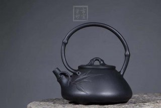 《石瓢提梁》宜興紫砂壺工藝美術(shù)師手工小容量功夫茶壺紫泥還原燒石瓢提梁 《石瓢提梁》宜興紫砂壺工藝美術(shù)師手工小容量功夫茶壺紫泥還原燒石瓢提梁