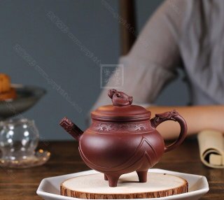 《三足瑞獸》 《三足瑞獸》